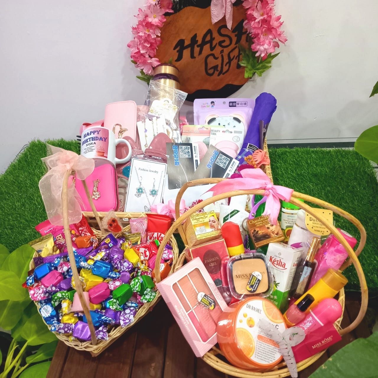 HASH GIFT BOX අපෙන් Birthday Surprise Gift Box ආදරණීයන්ගේ සතුට වෙනුවෙන් ගිෆ්ට් බොක්ස් එකක් අපෙන්