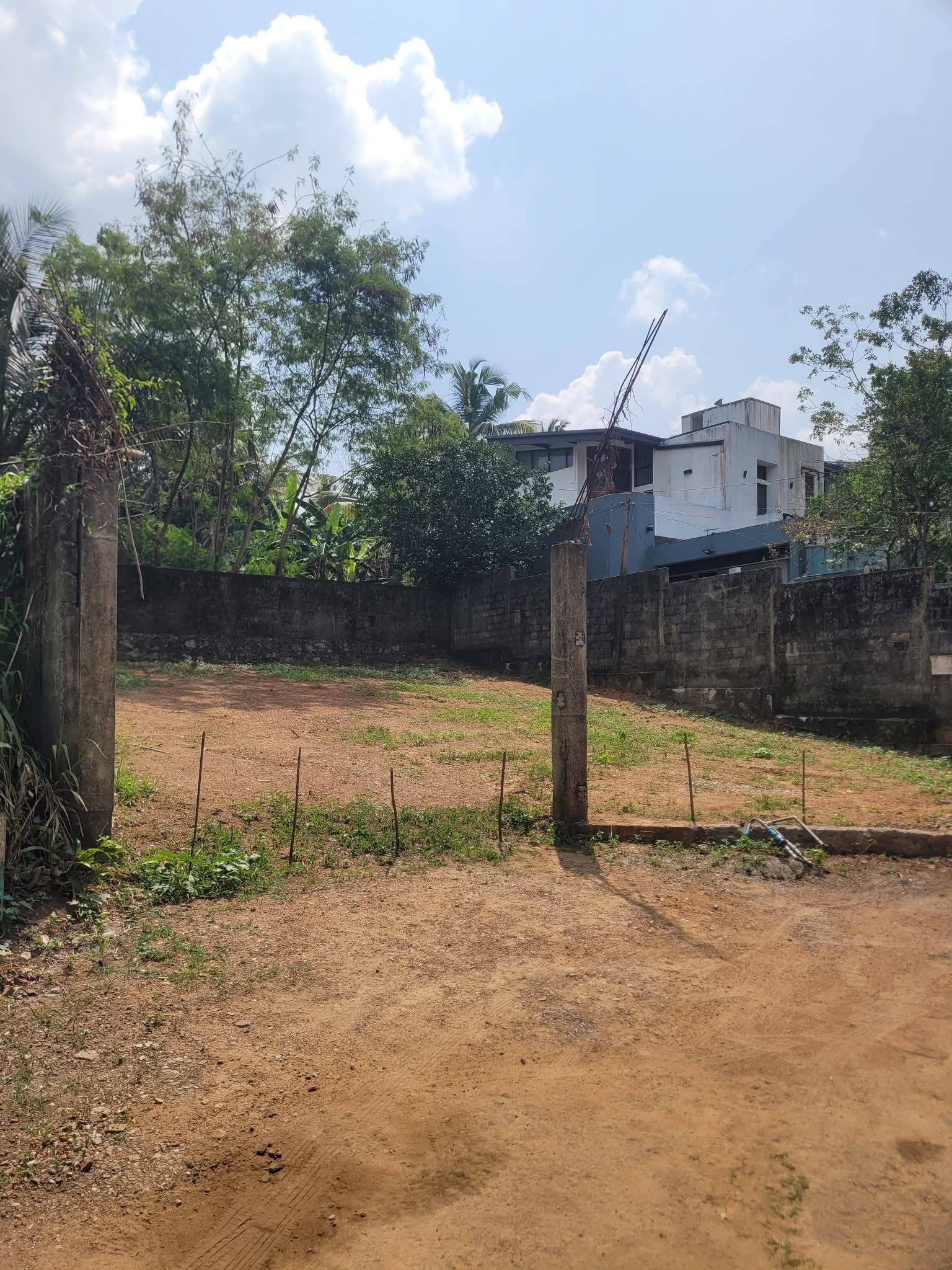 මාලඹේ – අතුරුගිරියෙන් සුපිරි වටිනා ඉඩමක් විකිණීමට!
