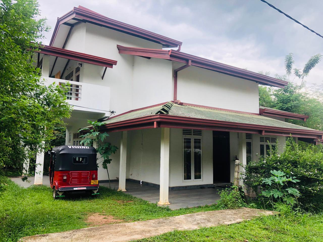 අංගසම්පූර්ණ නවීන මාදිලියේ දෙමහල් නිවස ඉතා ඉක්මනින් විකිණීමට
