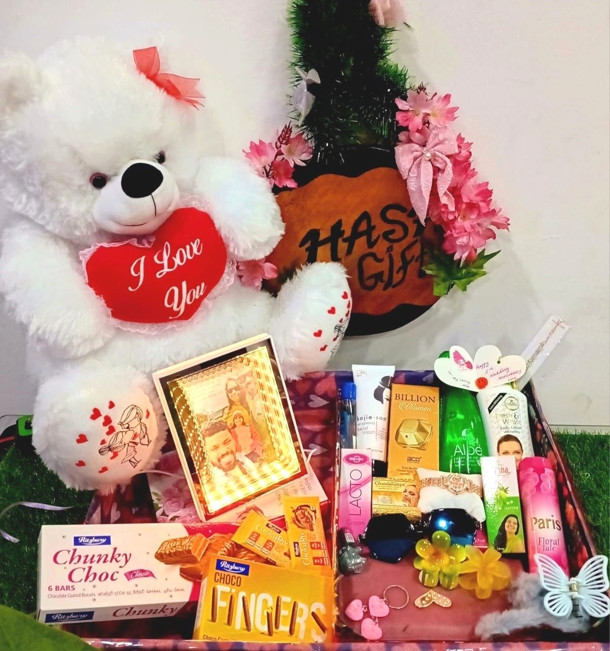 HASH GIFT BOX අපෙන් Birthday Surprise Gift Box ආදරණීයන්ගේ සතුට වෙනුවෙන් ගිෆ්ට් බොක්ස් එකක් අපෙන්