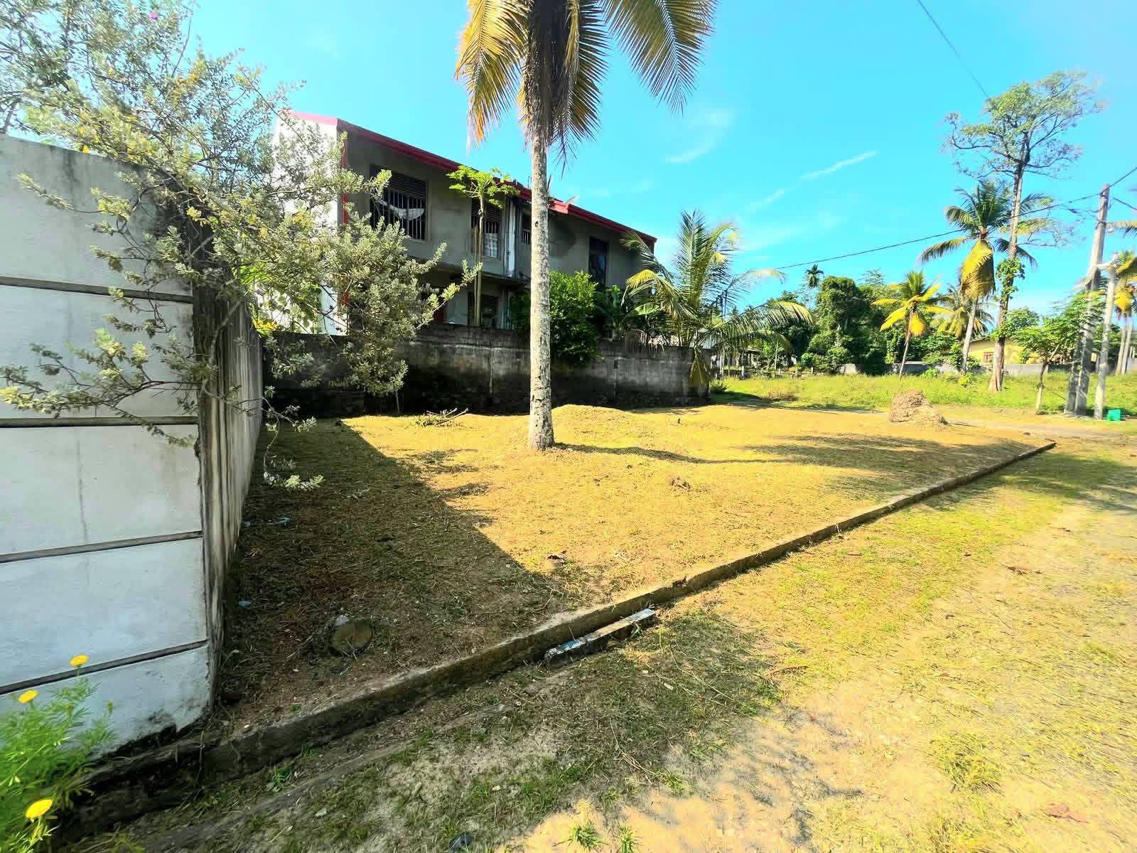 Land For Sale In Athurugiriya.