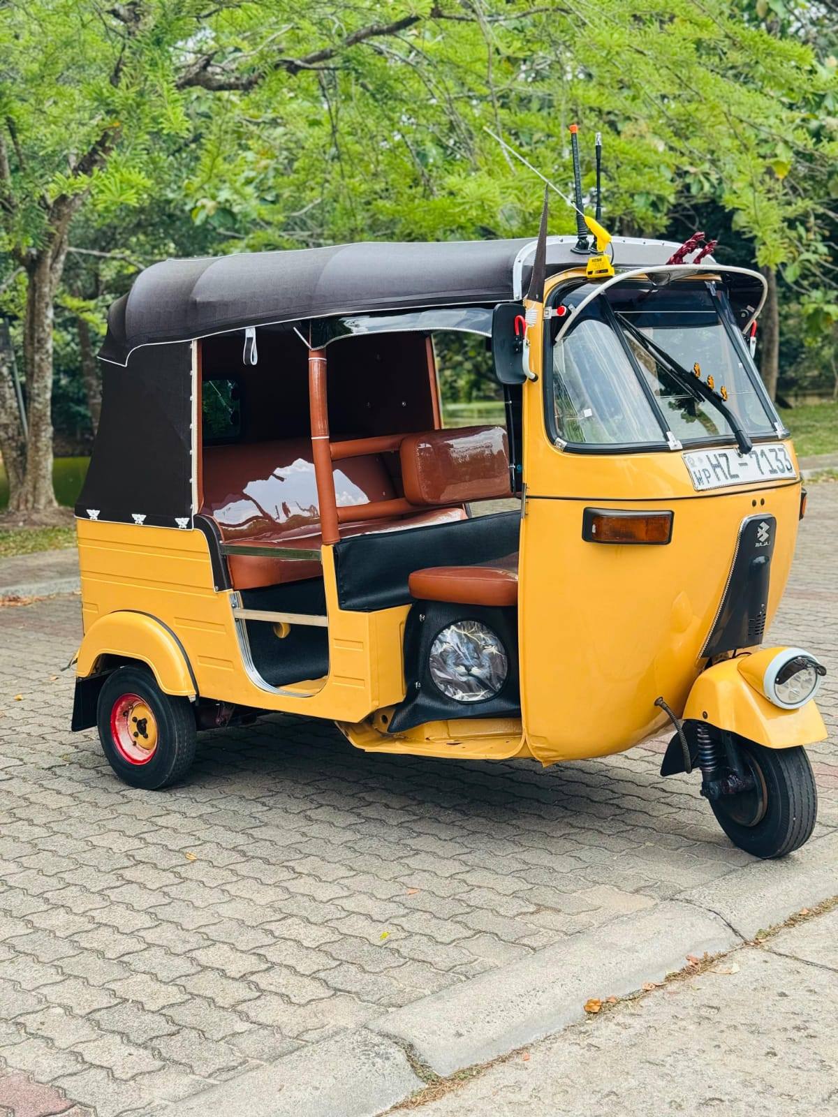 Bajaj RE 2 Stroke
