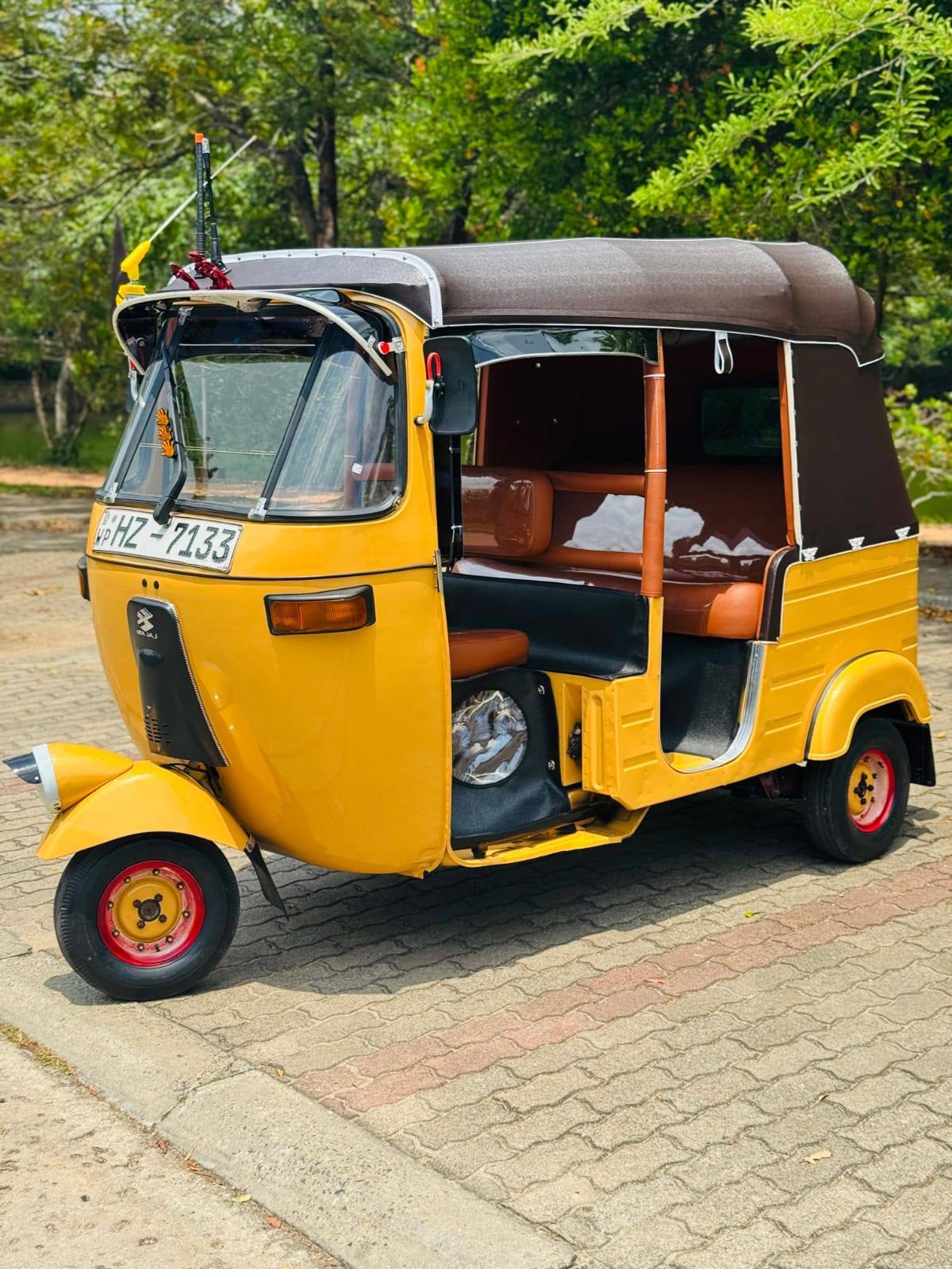 Bajaj RE 2 Stroke