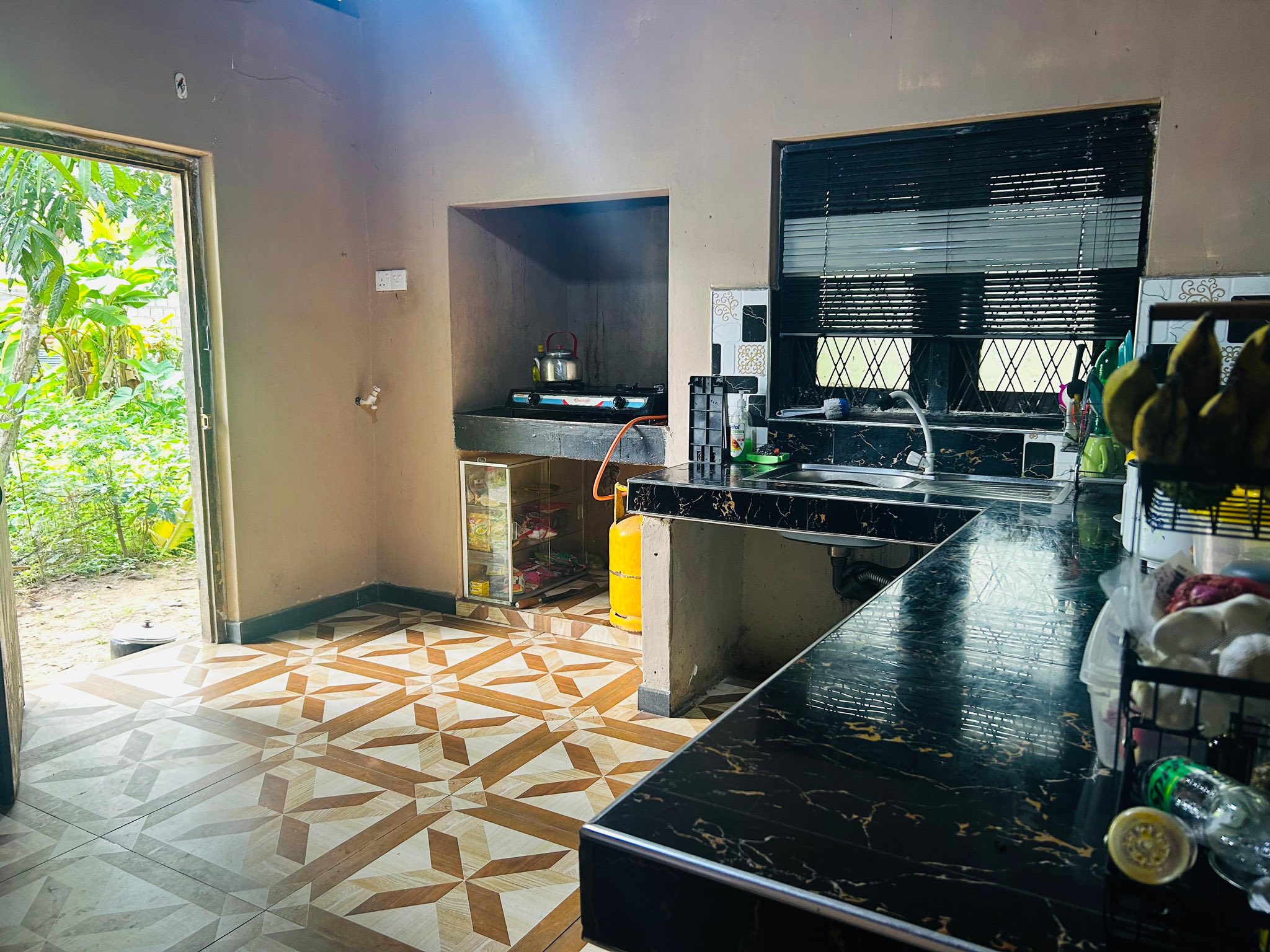 *Single storey house for sale in Negombo Katana*