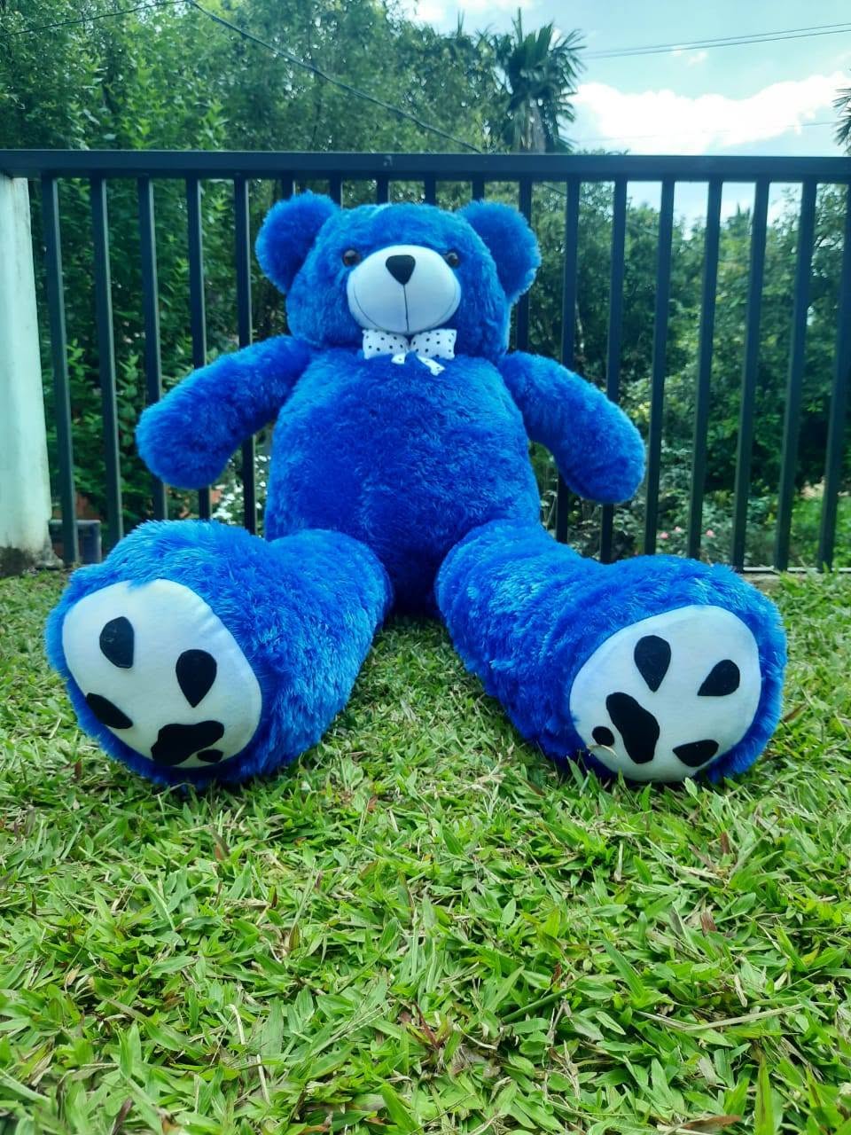 Cuddle Up with Our Adorable Giant Teddy Bears!