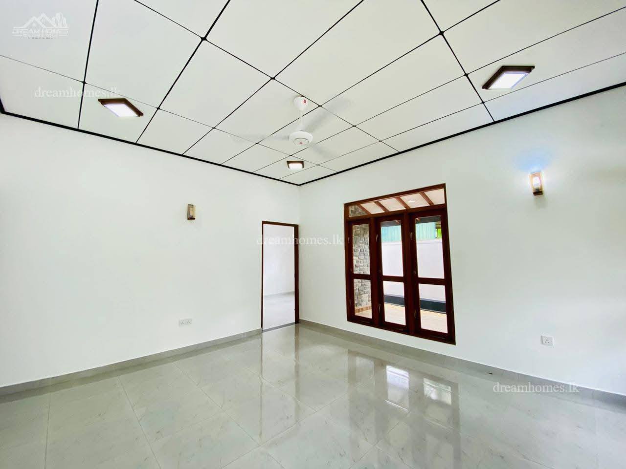 අතුරුගිරිය කොරතොට ප්‍රදේශයේන් වටිනා නවින නිවසක්