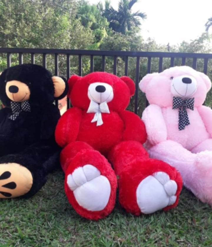 Cuddle Up with Our Adorable Giant Teddy Bears!