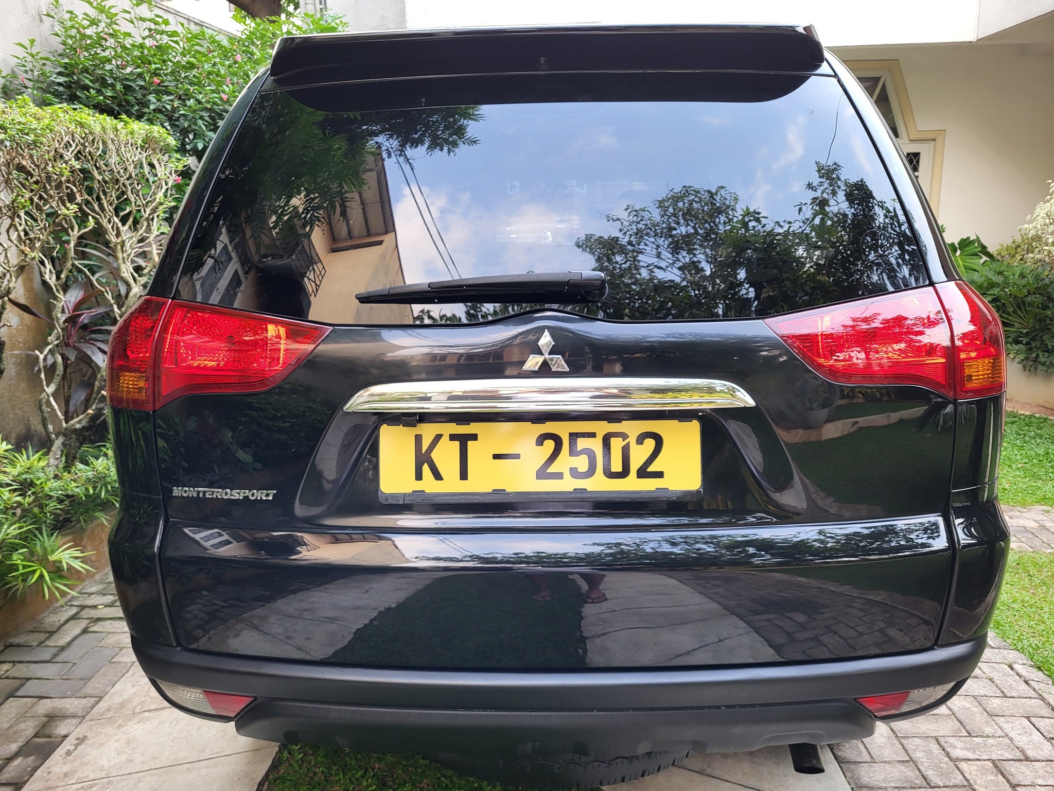 Mitsubishi Montero 2012