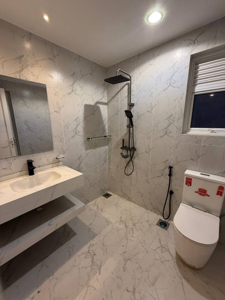 LUXURY HOUSE WITH SWIMMING POOL FOR SALE