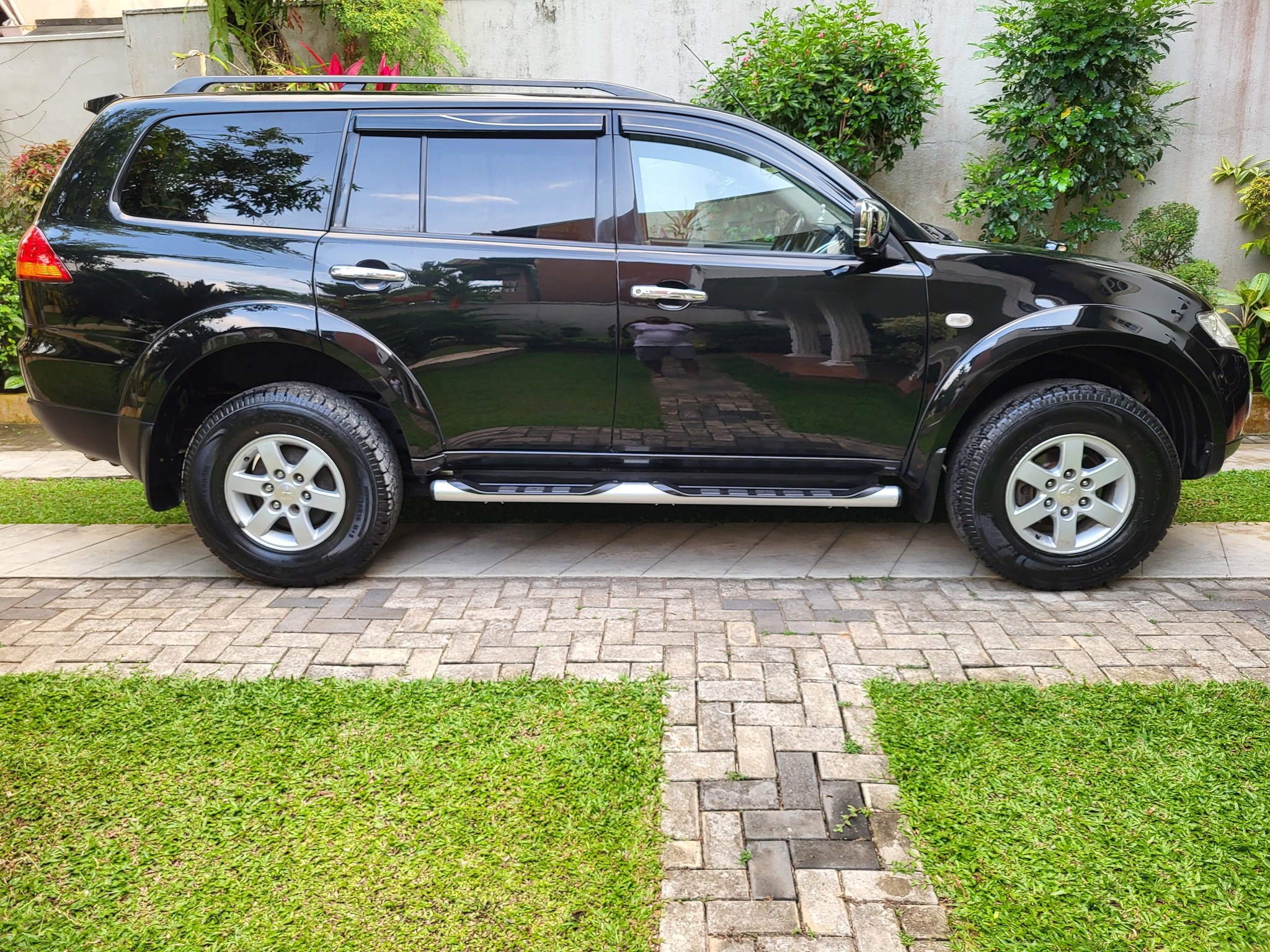 Mitsubishi Montero 2012