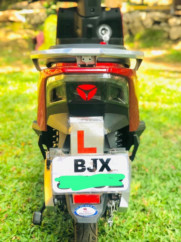 YADEA T5 Electric Scooter – ඉක්මනින් විකිණීමට
