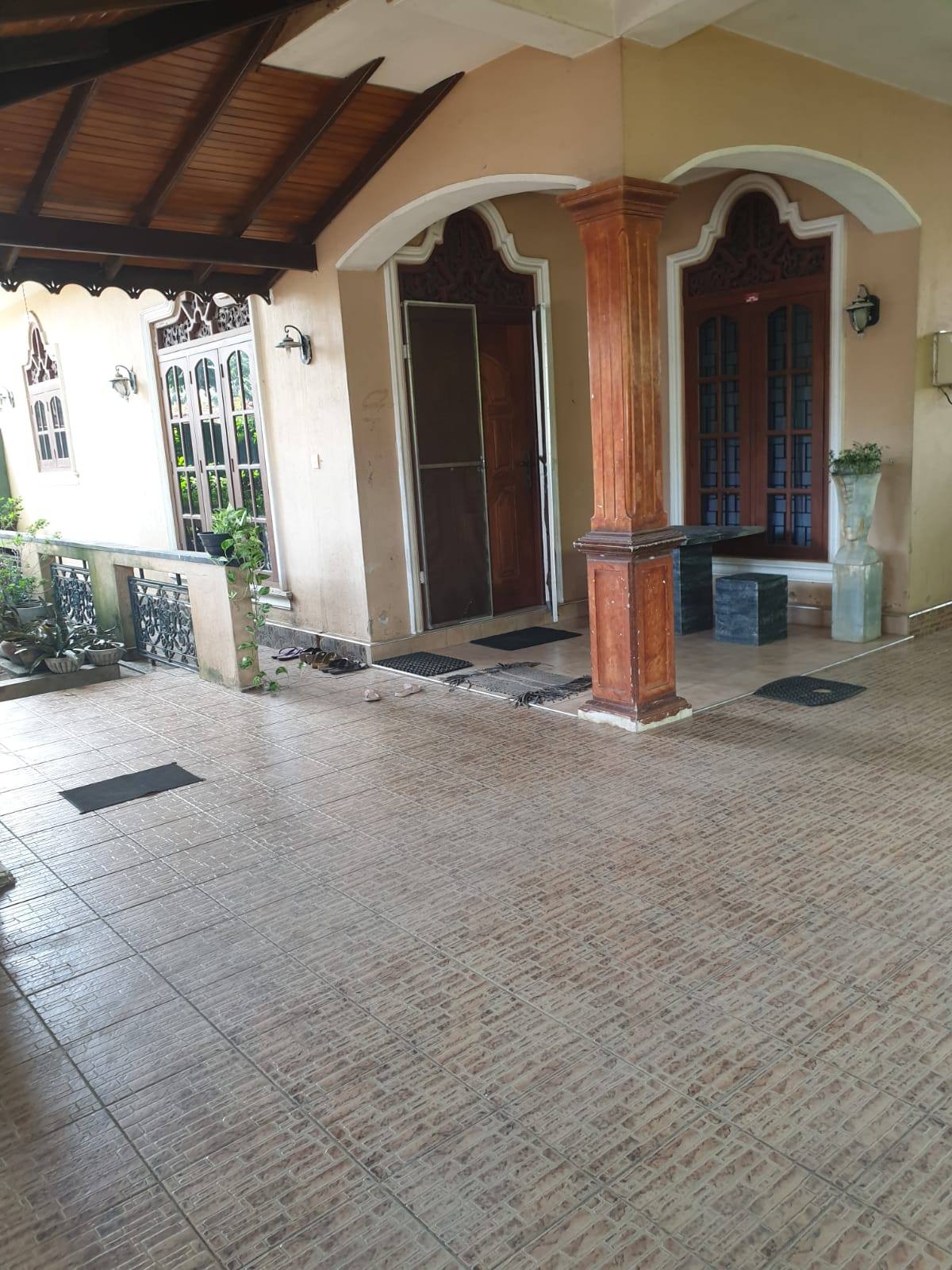ඉක්මනින් විකිණීමට ඇත – මීගමුව බස් නැවතුම්පොළට ආසන්නව දෙමහල් නිවසක් ​මුදල් හදිස්සියක් හේතුවෙන් ඉතා ඉක්මනින් විකිණීමට තිබේ.
