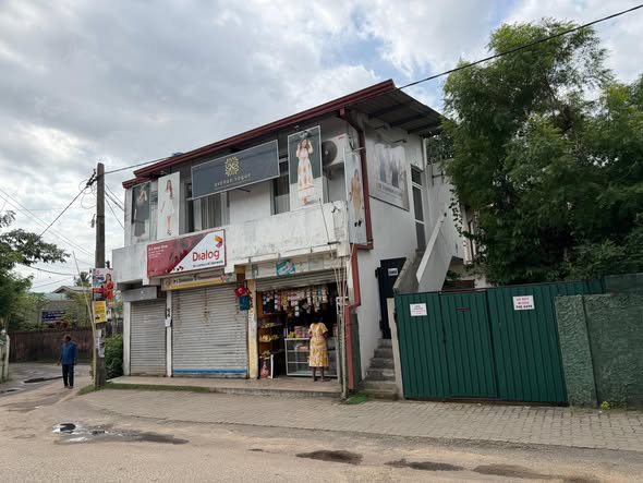 නාගොඩ, කඳාන වර්ග අඩි 420ක උඩු මහලක කඩ කාමරයක් කුලියට දිමට ඇත.