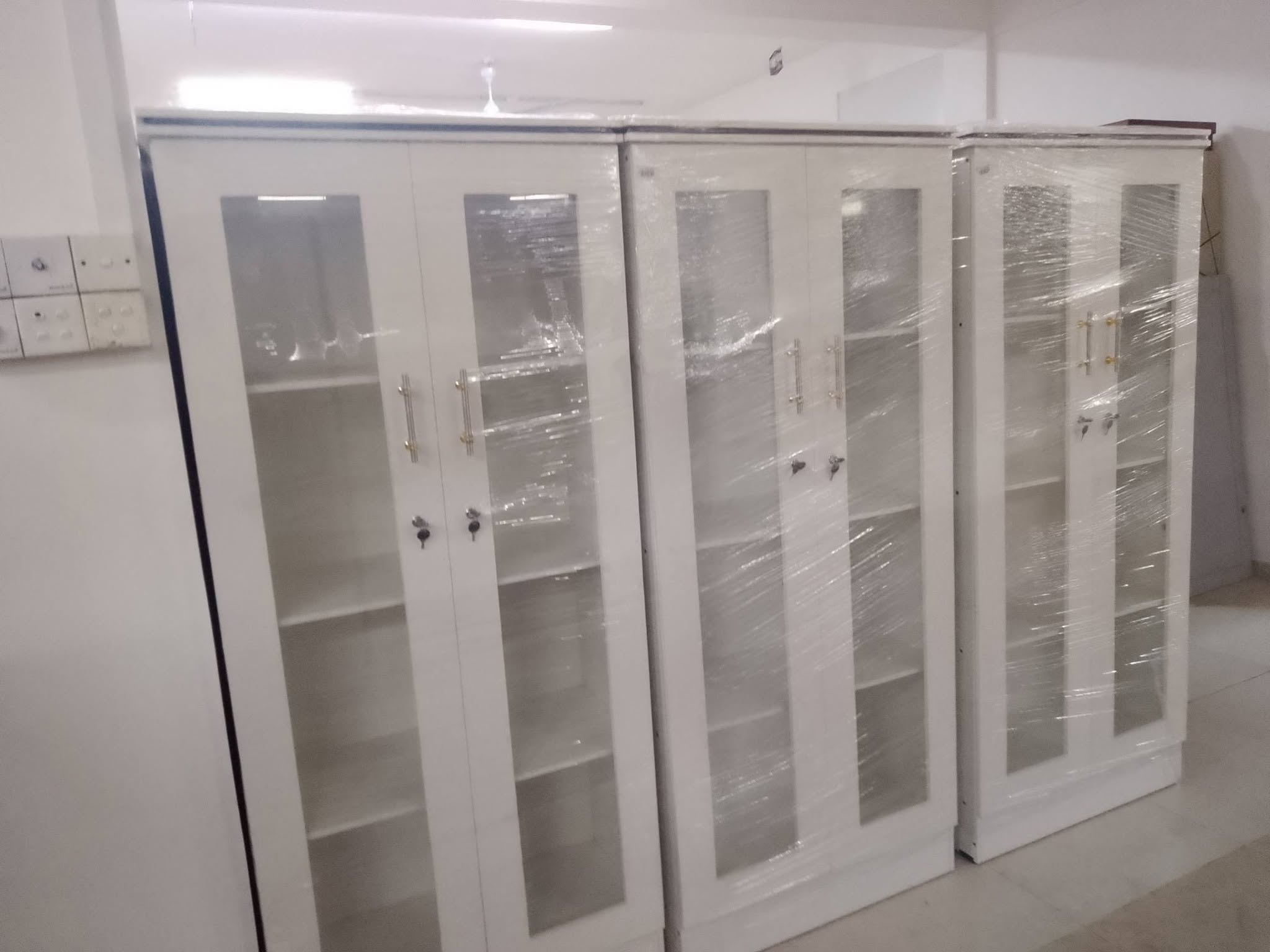 OFFICE CUPBOARD GLASS 6×3