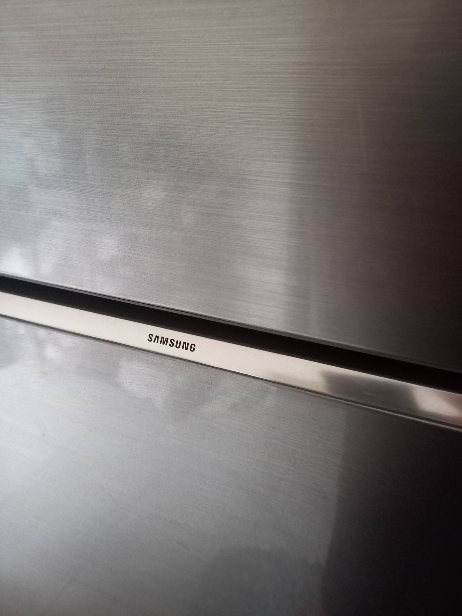 නවතම Samsung ශීතකරණය, මුදල් හදිස්සියකට විකුණනු ලැබේ.