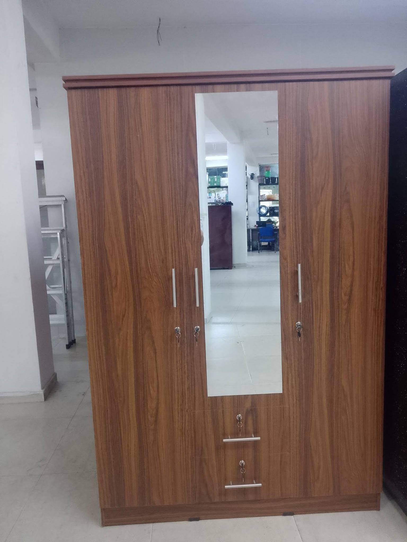 MELAMINE 3 DOOR ALMARI