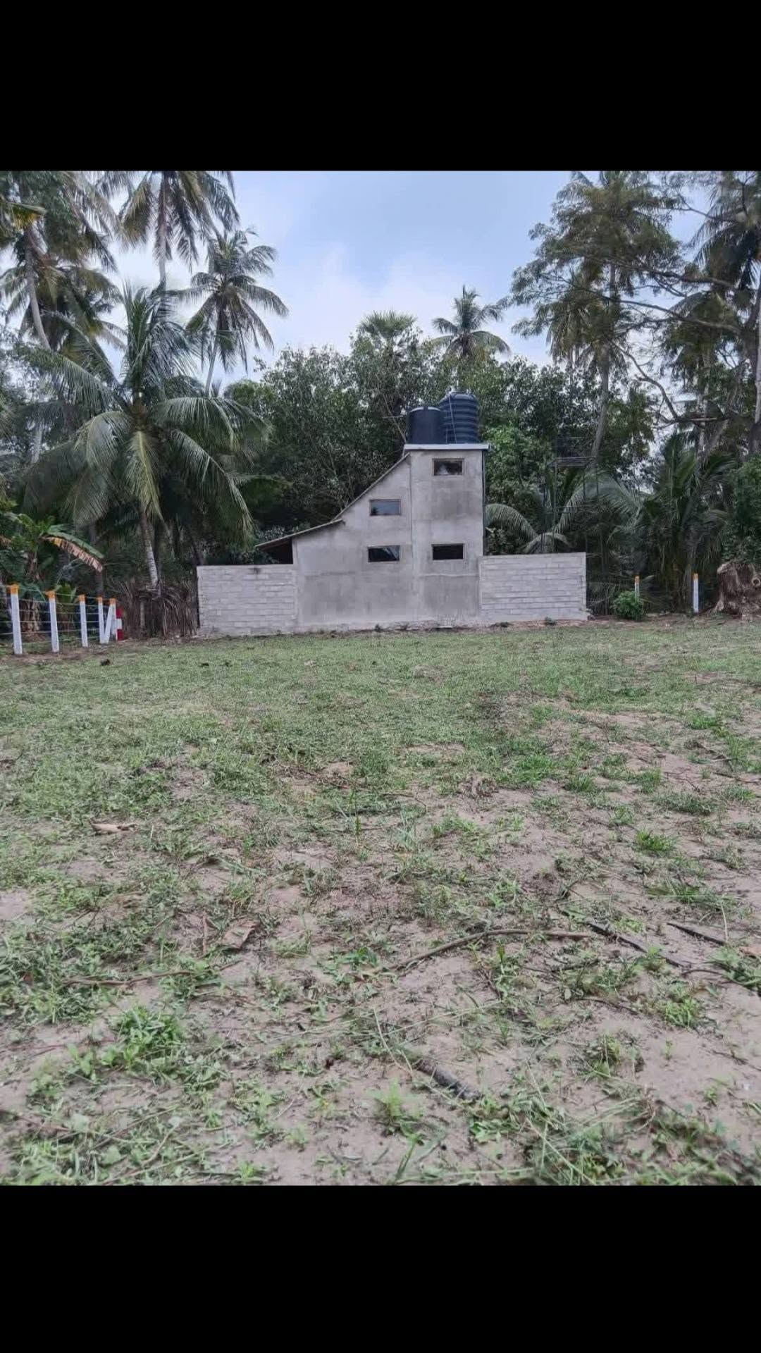 හලාවත පම්බලින් පර්චස් 17 බිම් කොටස් 2ක් විකිනීමට