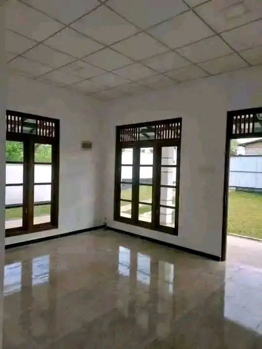 හෝමාගම, හල්බරාව අලුතින් සාදන ලද නිවසක් විකිණීමට තිබේ.