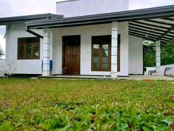 හෝමාගම, හල්බරාව අලුතින් සාදන ලද නිවසක් විකිණීමට තිබේ.