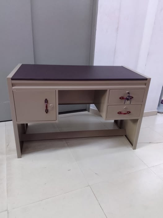 STEEL CASHIER TABLE