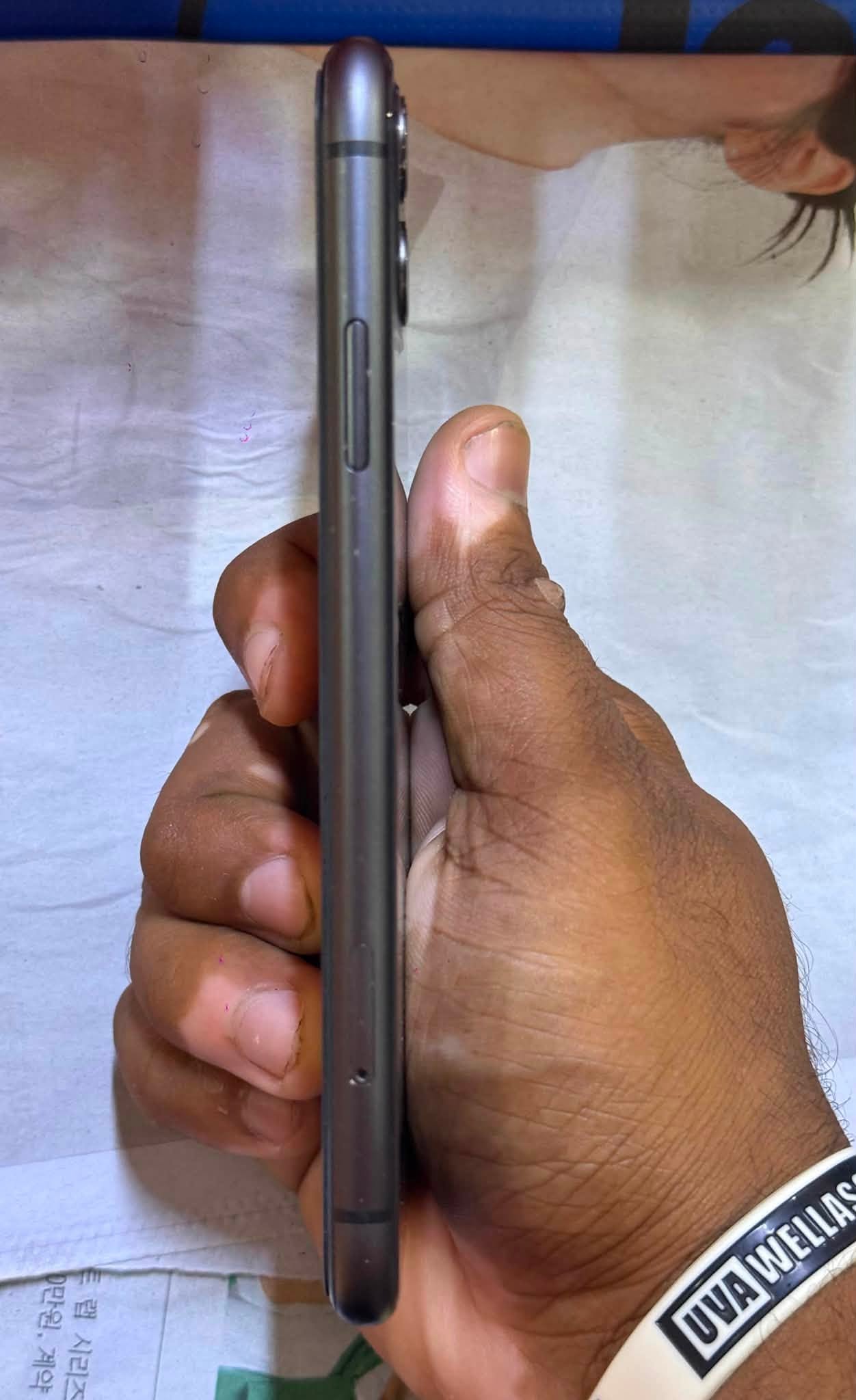 iPhone 11 (128GB) – Mint Condition 