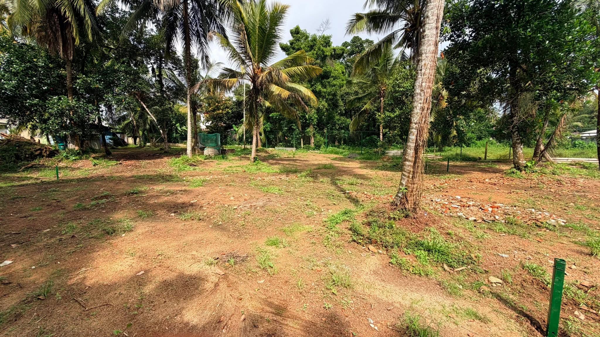 අතුරුගිරිය ඔරුවල සීලවිමල මවතේ පර්චස් 10/ 12 බිම් කොටස් 2ක් අඩුම මිලට පර්චසය ලක්ෂ 11 අගනා බිම් කොටස් 2ක් මුදල් හදිසියක් මත ඉකමනින් විකිණීමට.