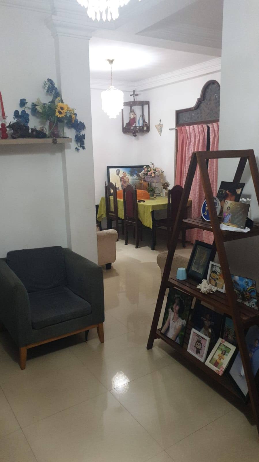 ඉක්මනින් විකිණීමට ඇත – මීගමුව බස් නැවතුම්පොළට ආසන්නව දෙමහල් නිවසක් ​මුදල් හදිස්සියක් හේතුවෙන් ඉතා ඉක්මනින් විකිණීමට තිබේ.