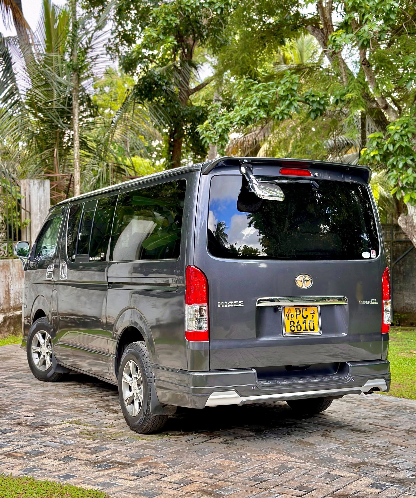 Toyota TRH Super GL 