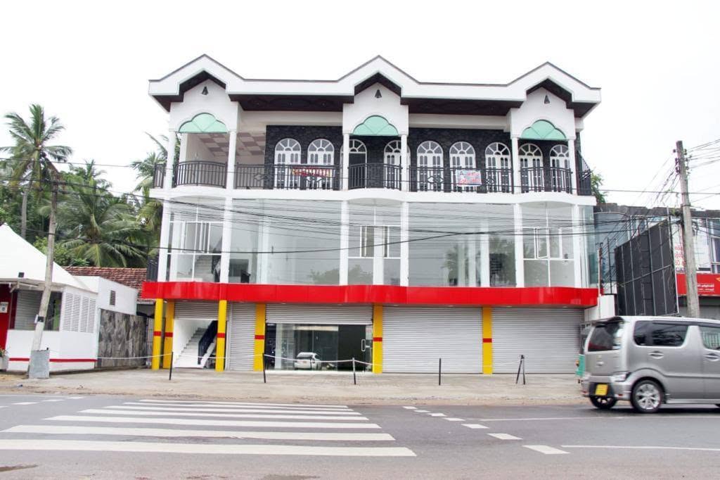 වෙන්නප්පුව නගර සීමාවෙන් කොළඹ – හලාවත ප්‍රදාන පාරට මුහුණලා වර්ග අඩි 2400 කින් යුත් දෙවන මහල