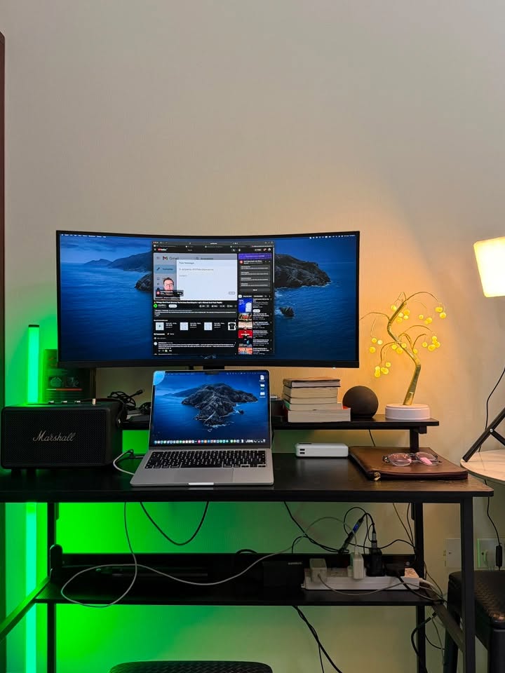 KOORUI 34″ Ultrawide Curved Gaming Monitor + FREE Table