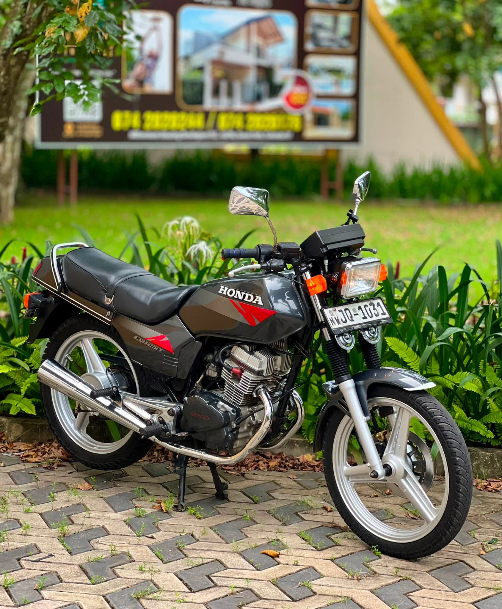Honda CB125T (Super Deluxe)