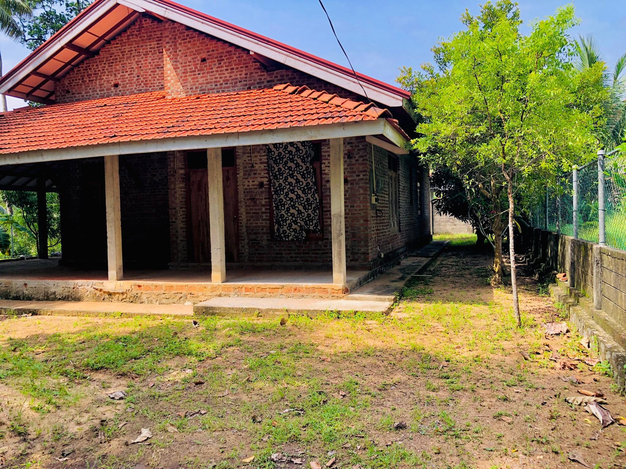 වෙන්නප්පුව ලුණුවිල පර්චස් 25ක ඉඩම සහ මෙම නිවස විකිණීමට ඇත.