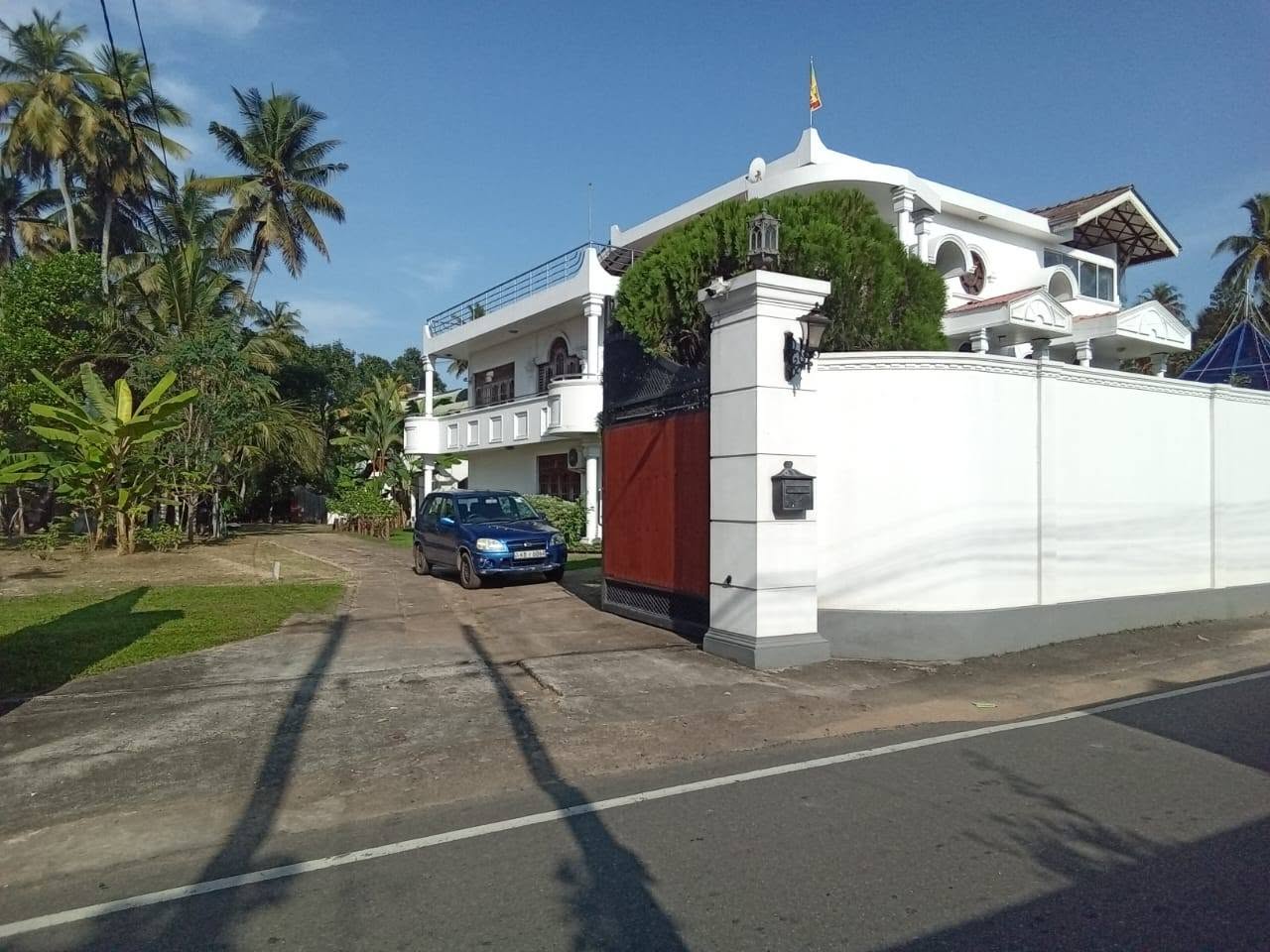 අලුත් නිමාවූ ඉතා අනර්ඝ තත්වයේ නිවසක් කඳාන  කුලියට දීමට 
