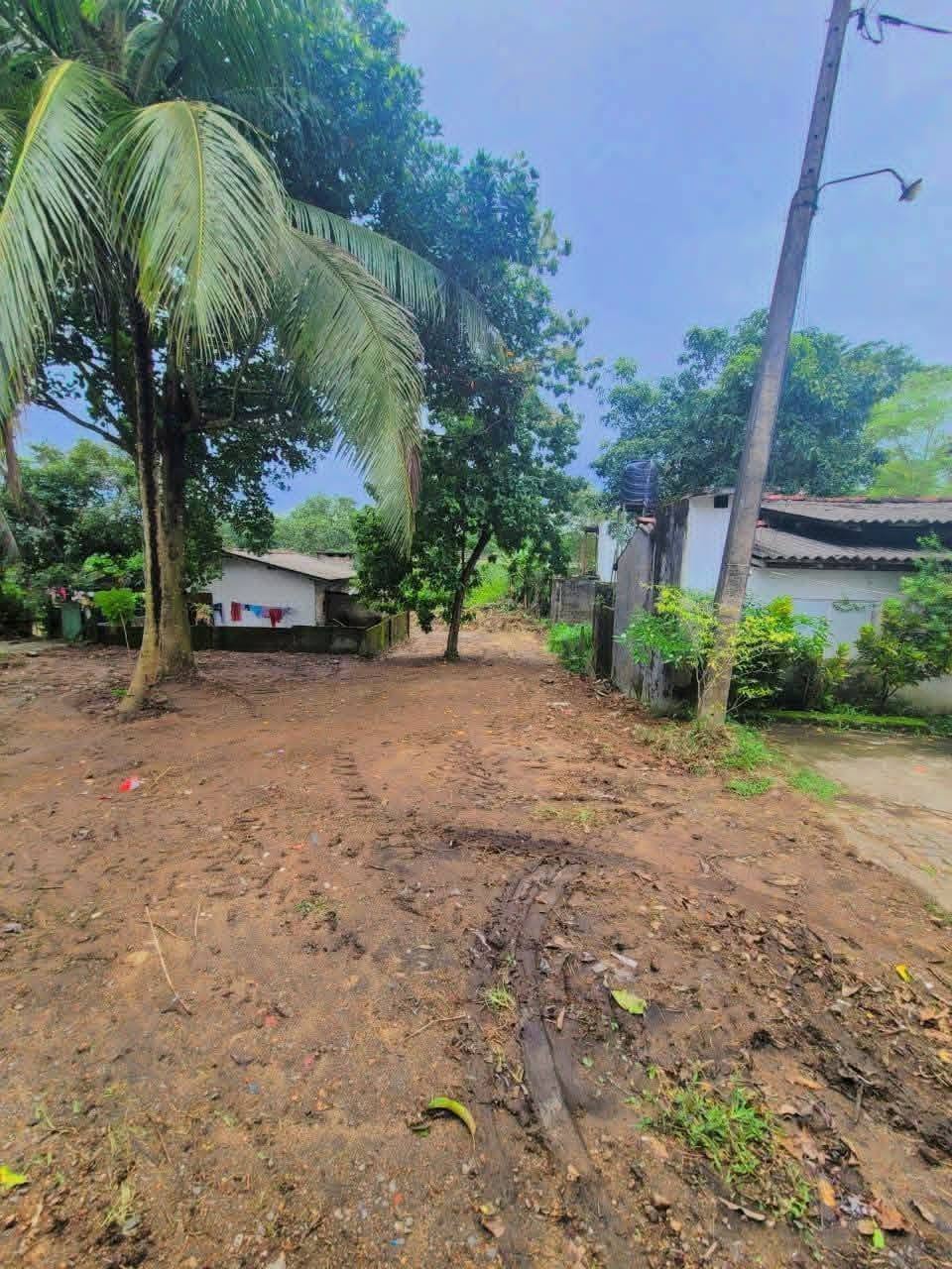 අතුරුගිරිය – කහන්තොට පාරෙන් පර්චස් 22ක වටිනා ඉඩමක් විකිණීමට!