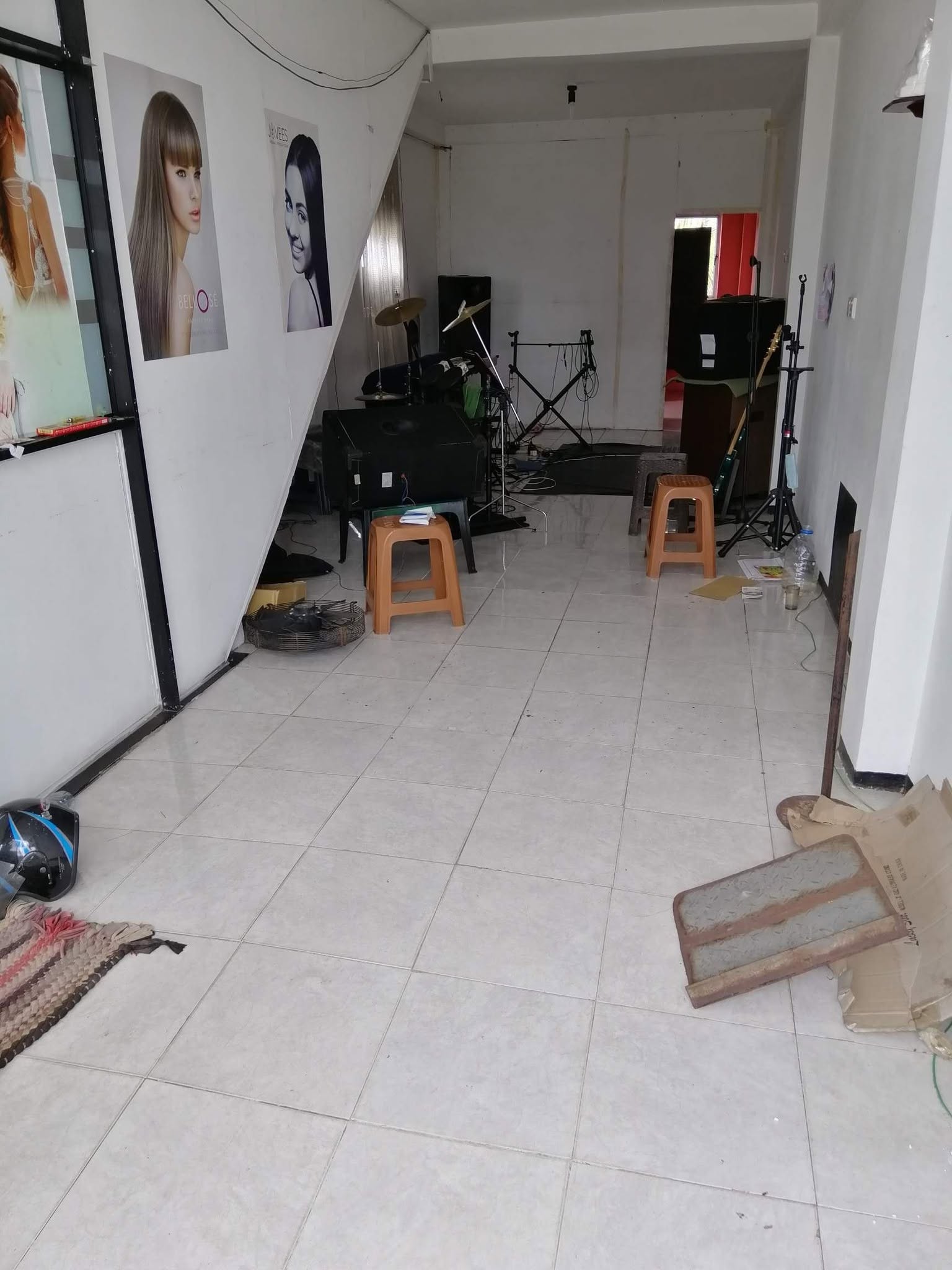 කඩකාමරයක්/නිවසක් කුලියට (Commercial building/Apartment for Rent.)