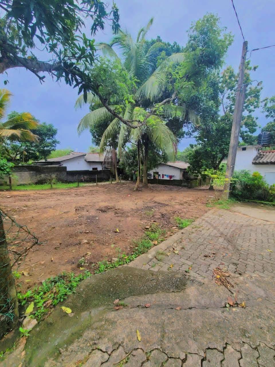 අතුරුගිරිය – කහන්තොට පාරෙන් පර්චස් 22ක වටිනා ඉඩමක් විකිණීමට!