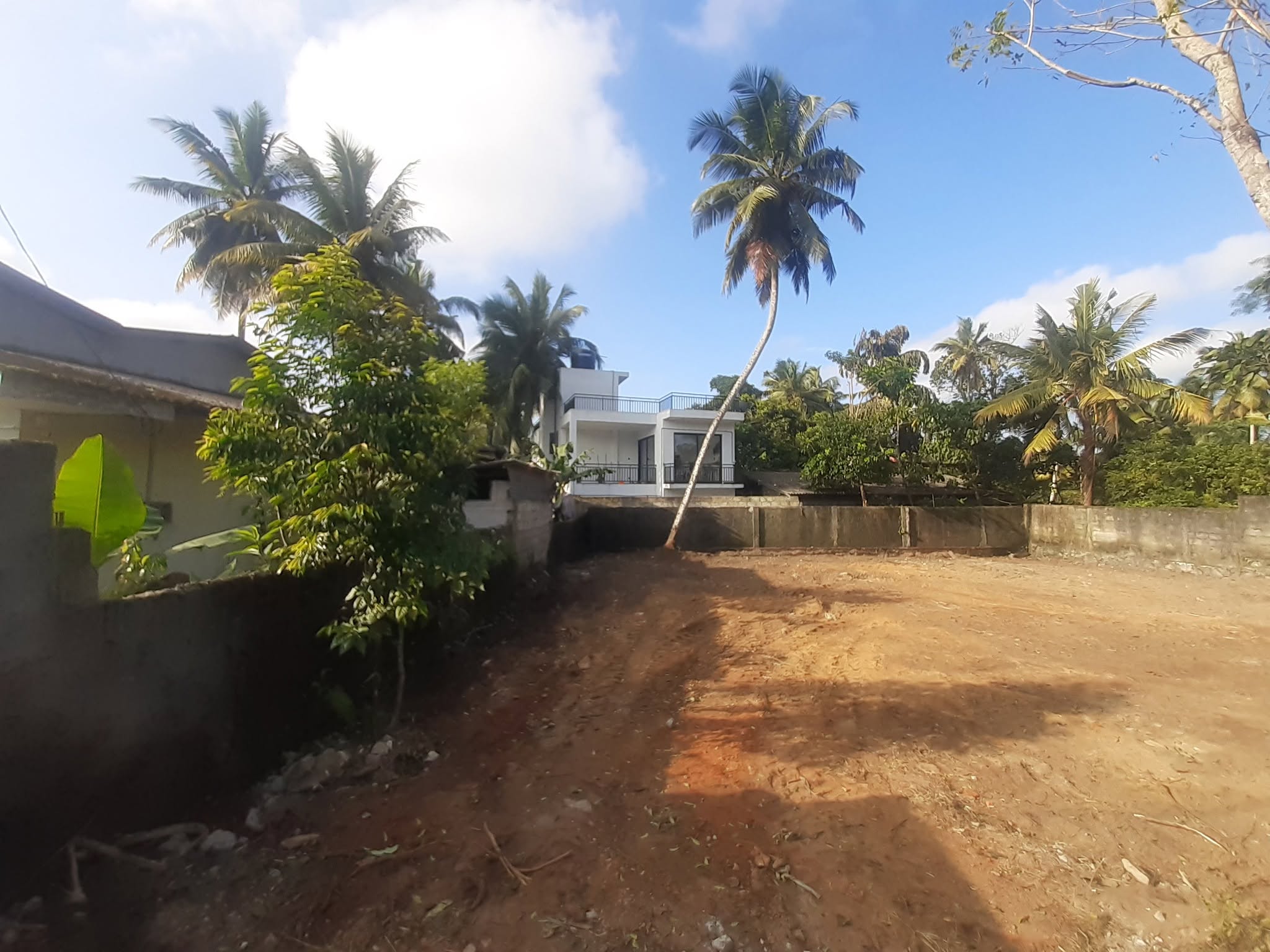 අතුරුගිරිය නගරයෙන් PERCH 15 අද අමතන්න