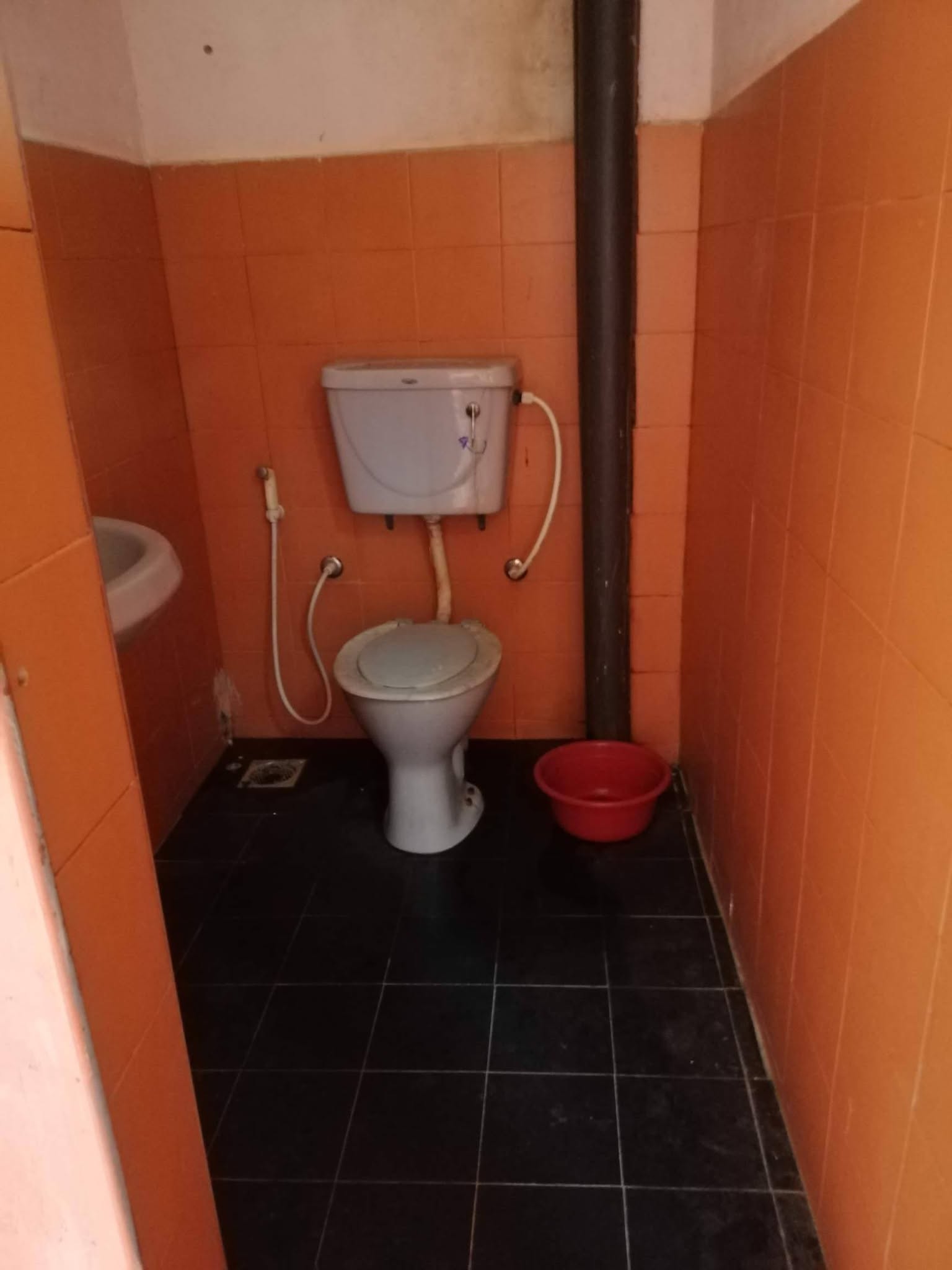 කඩකාමරයක්/නිවසක් කුලියට (Commercial building/Apartment for Rent.)