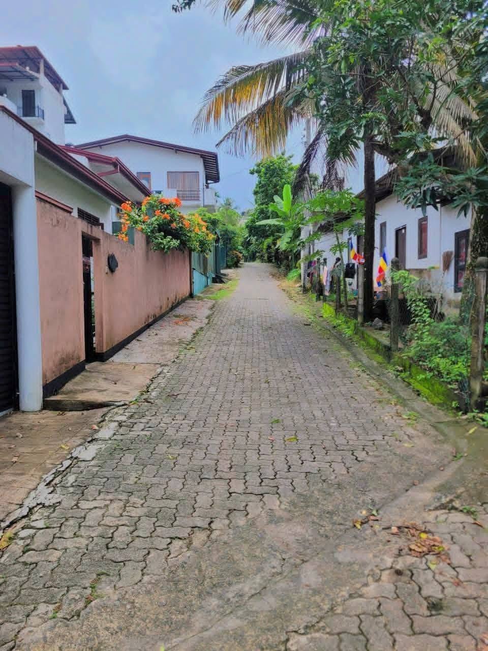 අතුරුගිරිය – කහන්තොට පාරෙන් පර්චස් 22ක වටිනා ඉඩමක් විකිණීමට!