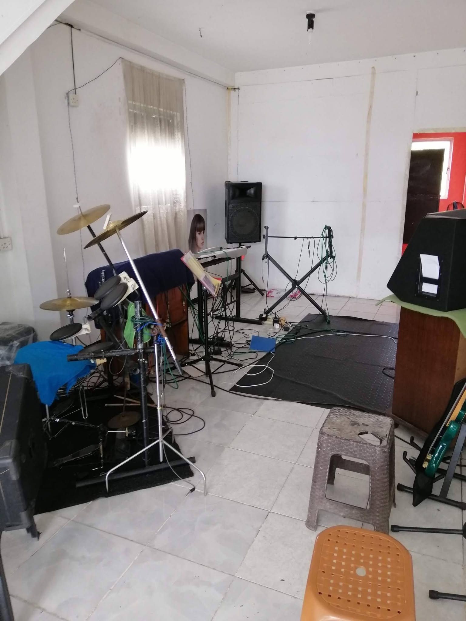 කඩකාමරයක්/නිවසක් කුලියට (Commercial building/Apartment for Rent.)