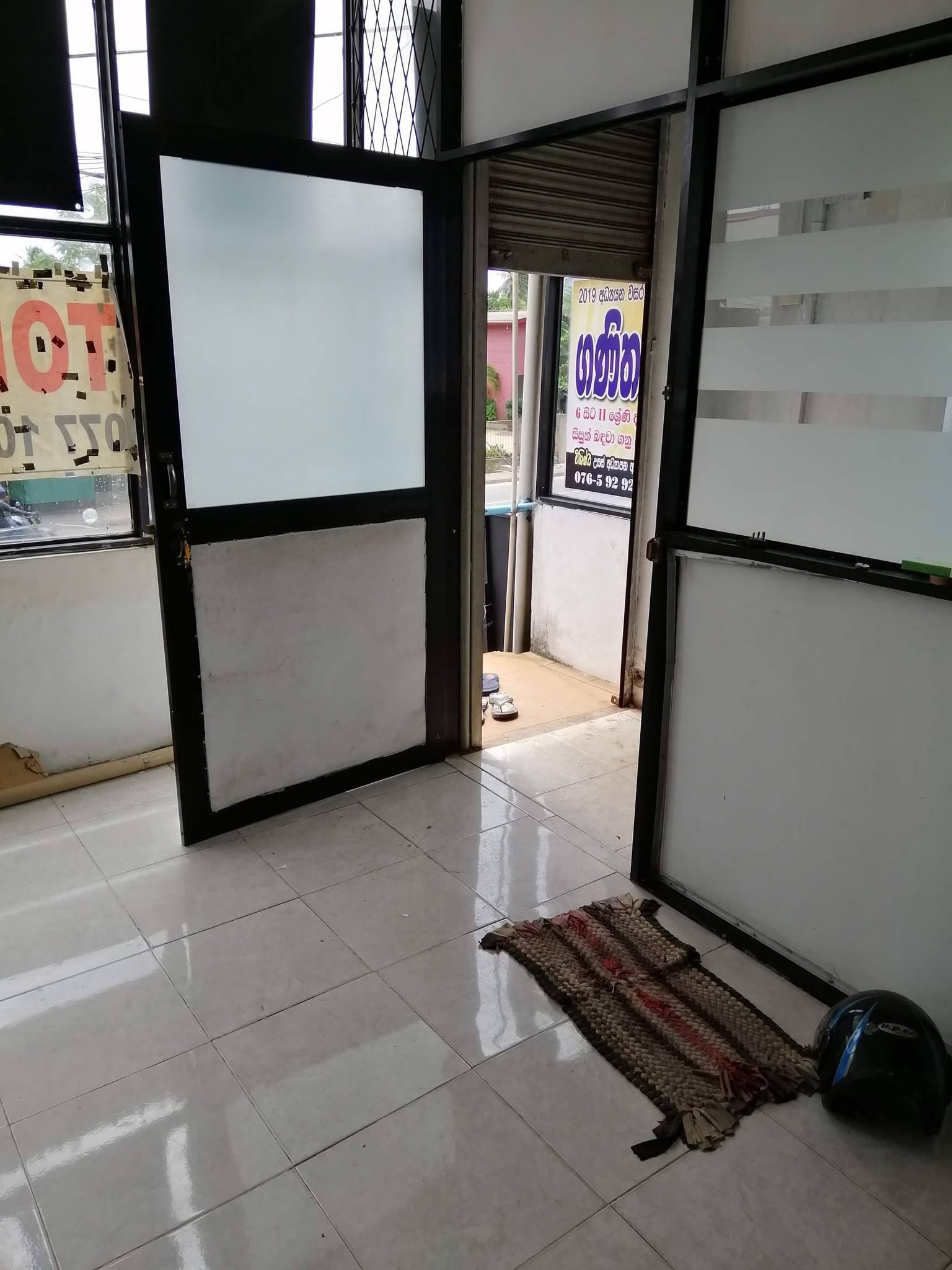 කඩකාමරයක්/නිවසක් කුලියට (Commercial building/Apartment for Rent.)