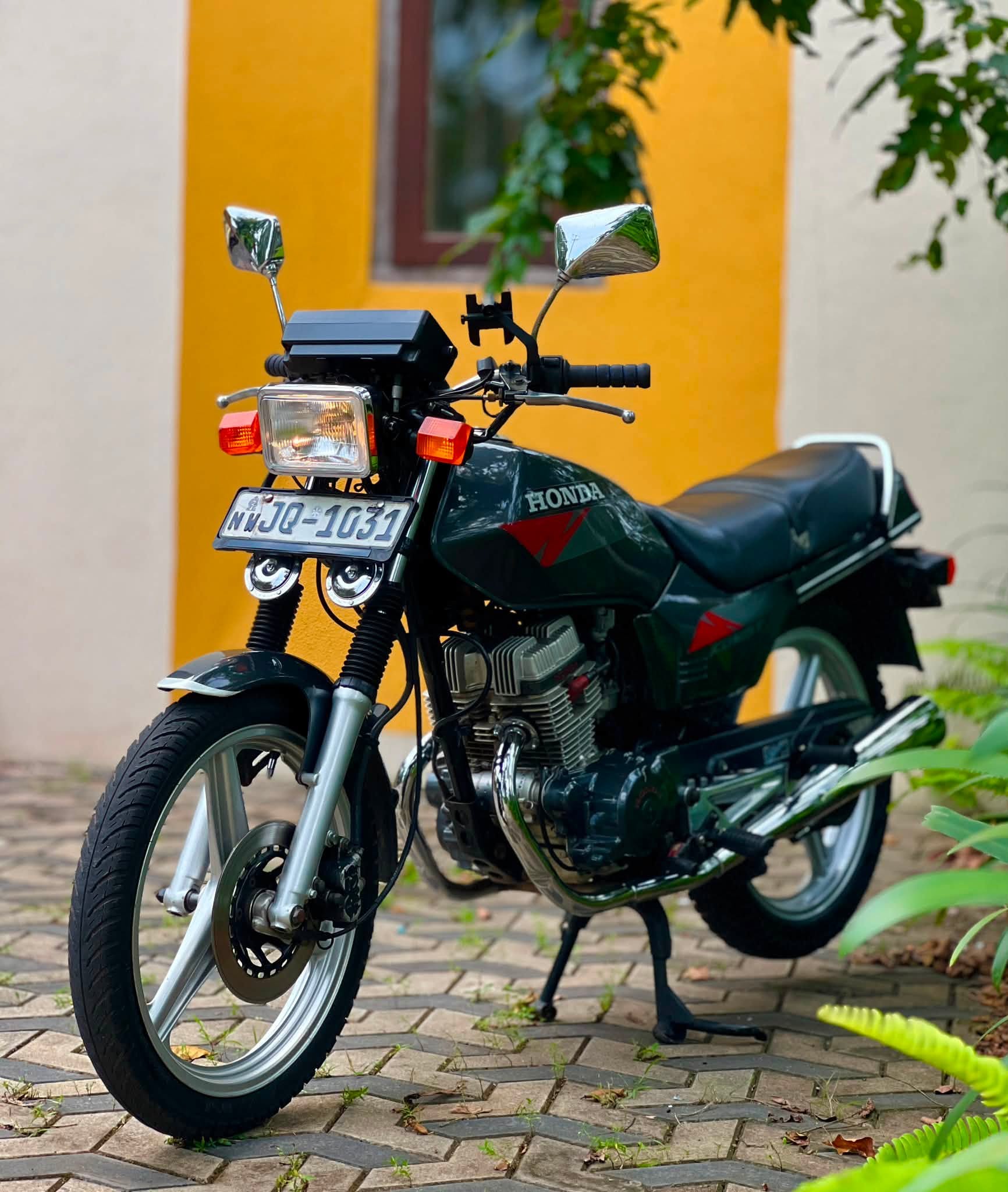 Honda CB125T (Super Deluxe)