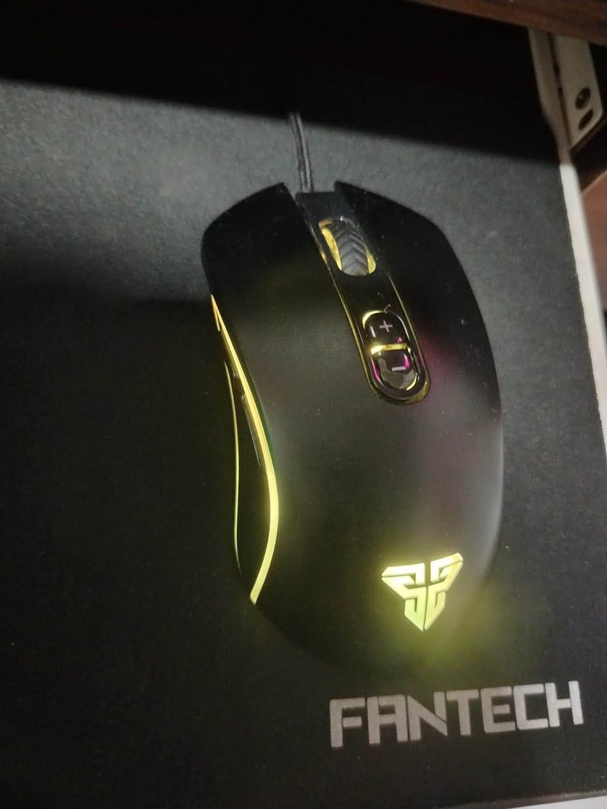 Fantech Thor X9 Gaming Mouse & Fantech Mouse Pad එකක් විකිණීමට ඇත!