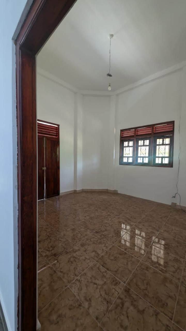 වේවැල් දෙනියෙන් ලක්ශ 105 අංග සම්පූර්ණ දෙමහල් නිවසක්.පර්චස් 13 නුවර පාරට අතේ දුරින්.