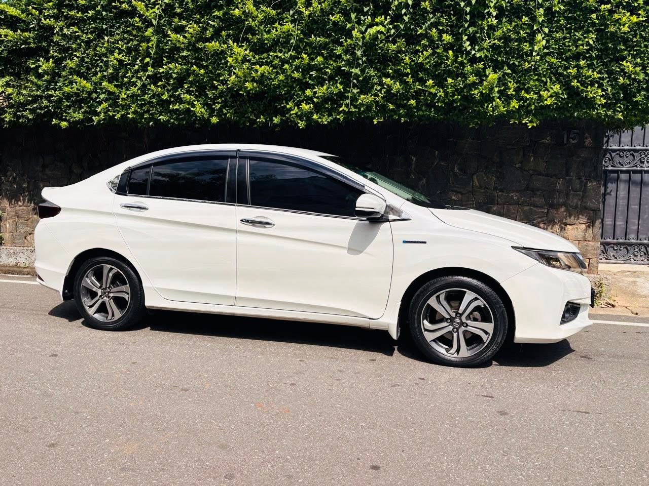 Honda Grace safety Ex Limited Edition 2017(Fully Loaded) car for sale