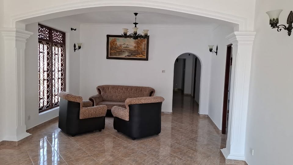 New 8 bedrooms 8 bathrooms villa for sale in negombo beach side palagathura