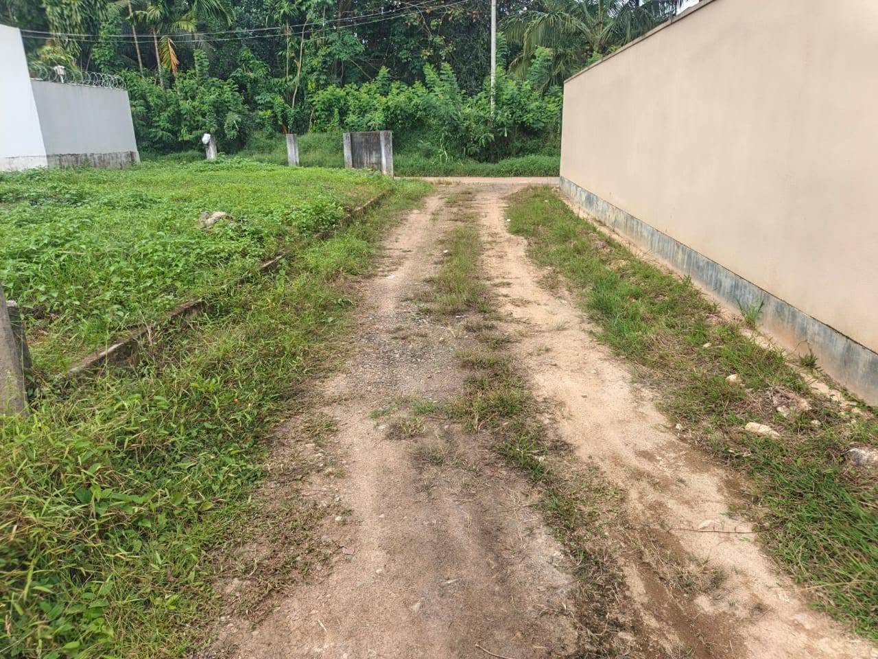 මෙම ඉඩම විකිනිමට ඇත.