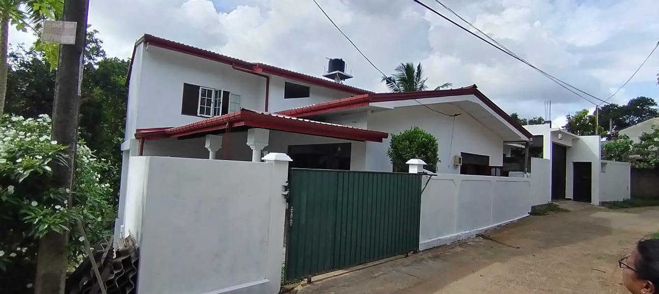 රාගම පාර , දෙල්පෙ හන්දිය ආසන්නව පර්චස් 9, තට්ටු දෙකයි පහසුකම් සම්පූර්ණයි , අයිතිකරු විදේශගත වීමට අවශ්‍ය බැවින් ඉක්මනින් විකිණීමට