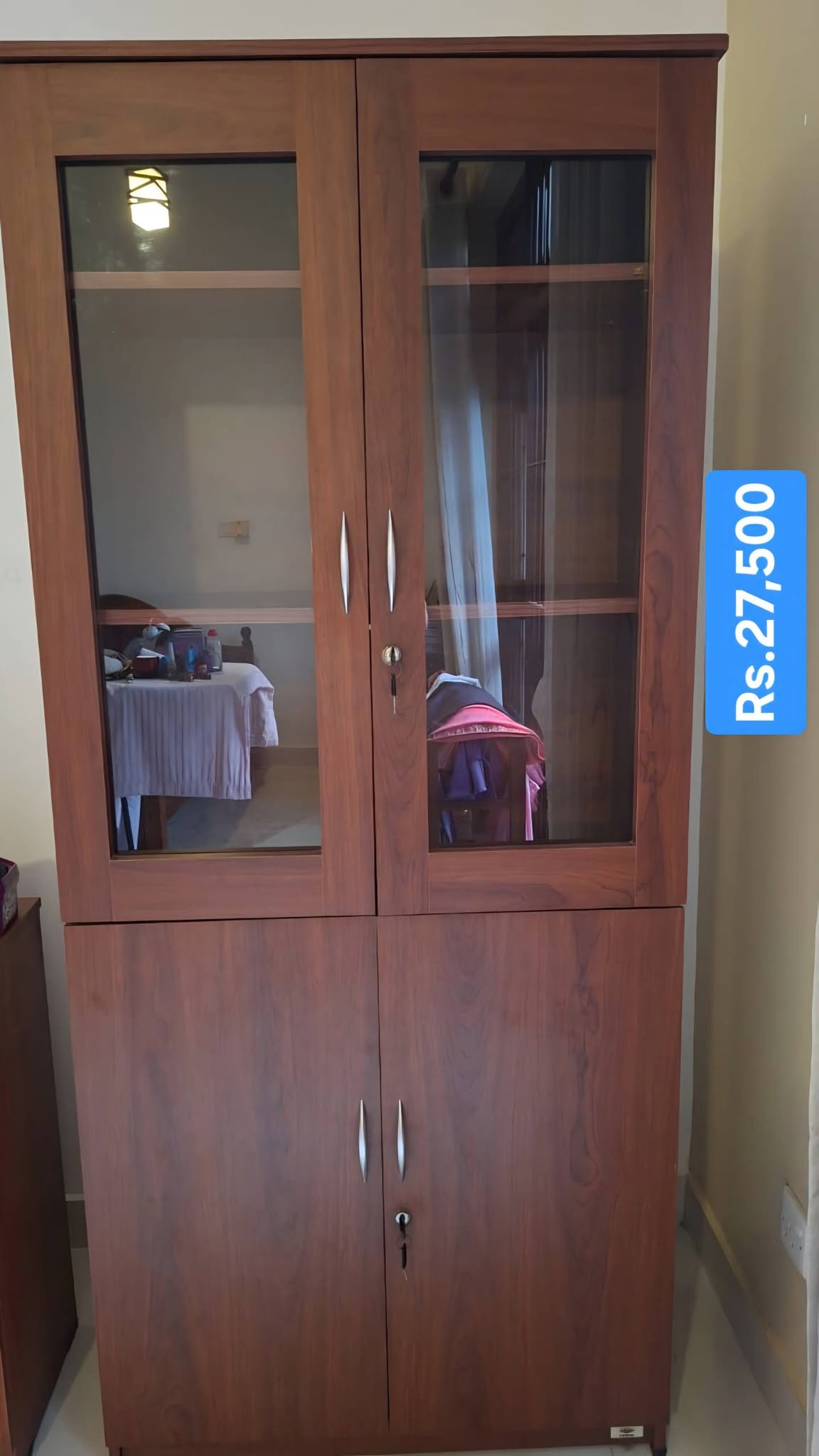 හොඳ තත්වයේ අල්මාරියක් විකිනීමට