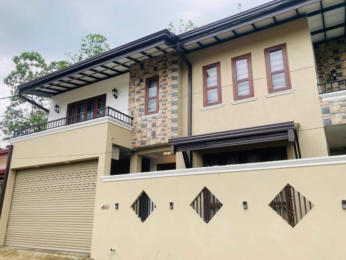 හෝමාගම – හල්බරාව ප්‍රධාන බස් මාර්ගයට 100m ක දුරින් වාස්තු විද්‍යානුකූලව නිම කල අංගසම්පූර්ණ අලුත්ම දෙමහල් නිවස